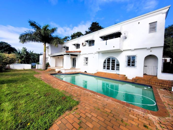 For Sale: Spacious Glenwood house with pool, garden, and four bedrooms.