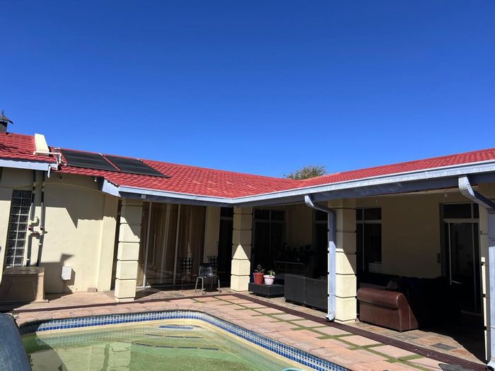 Spacious 5-bedroom house with pool and entertainment area in Olympia, To Rent.