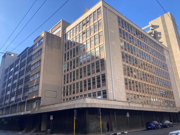 Two-bedroom apartment in Johannesburg Central, to rent, with open-plan living and kitchen.