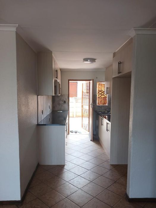 House For Sale in The Orchards: 3 Bedrooms, Fibre Internet, Garage & Parking.