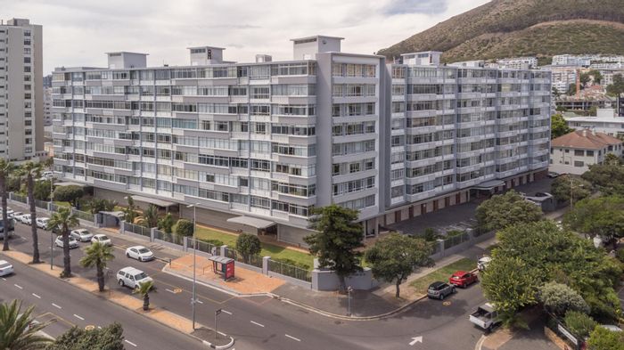 Property #2222261, Apartment pending sale in Sea Point