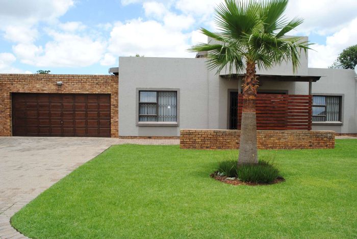 Kookrus Townhouse For Sale: 3 beds, 2 baths, secure complex, low levies.