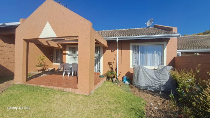Property #2267702, Townhouse for sale in Buccleuch