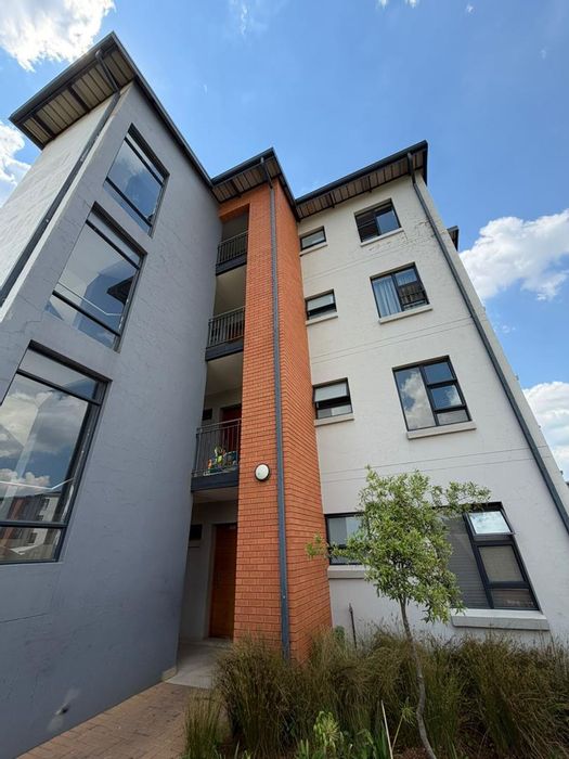 Glen Marais Apartment To Rent: 3 Bedrooms, Clubhouse, Pool, Private Patio, Double Carport.