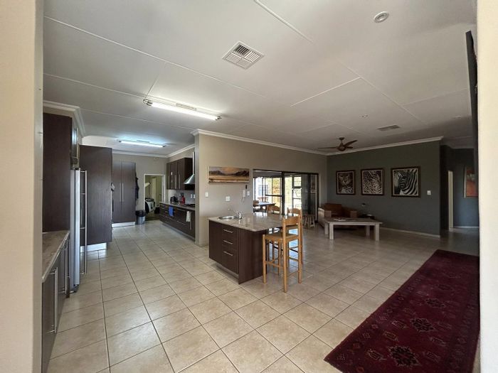 Finkenstein House To Rent: 4 bedrooms, indoor braai, solar backup, private cottage.