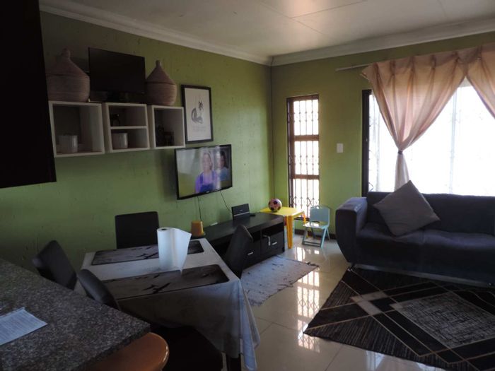 Brackendowns Townhouse For Sale: Two bedrooms, communal gardens, secure parking included.