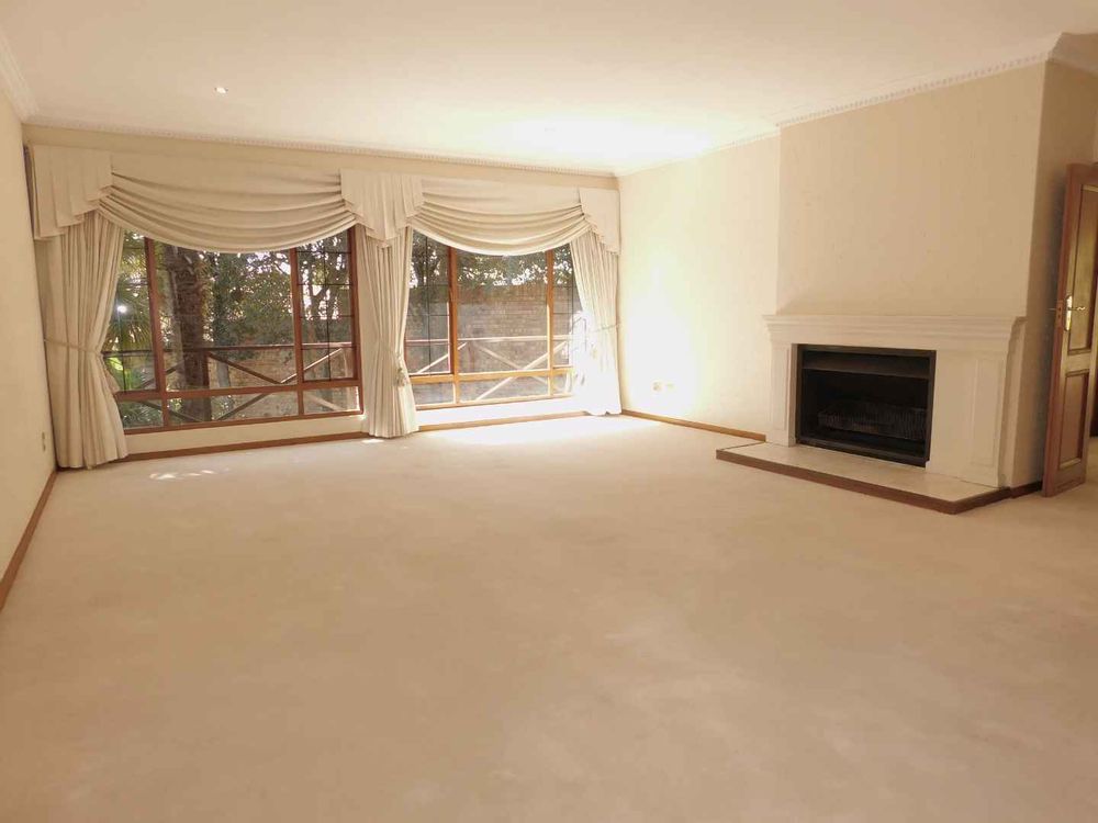 Bryanston Cluster To Rent Secure estate, pool, garden, maid's quarters