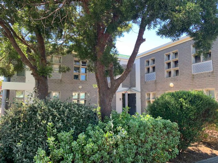 To Rent: Office in Ndabeni with air-conditioning, security, and open parking.