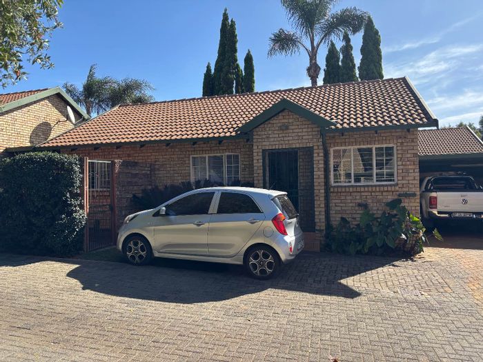 Property #2387659, Townhouse For Sale in Die Wilgers