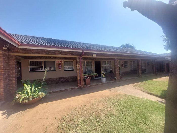 2-Bedroom Apartment in Mayberry Park To Rent with Covered Parking and Gas Stove.