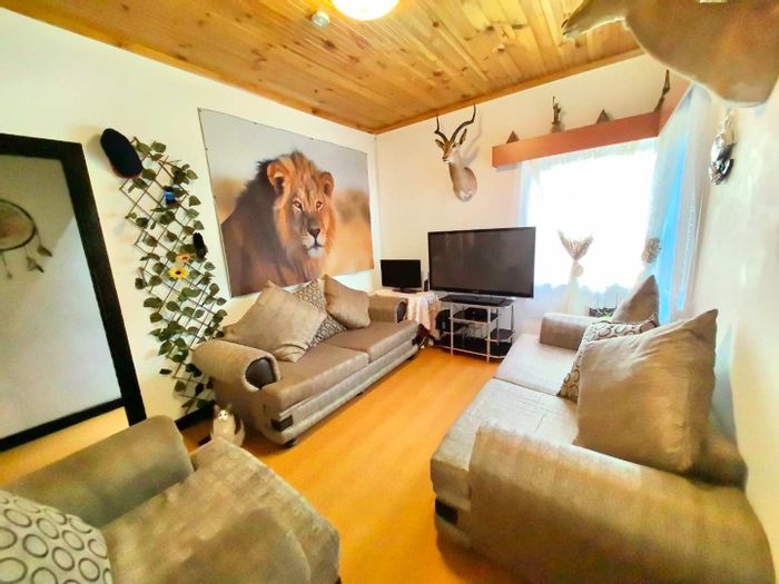 Ruyterwacht House For Sale: 3 Bedrooms, entertainment areas, parking, dog-friendly yard.