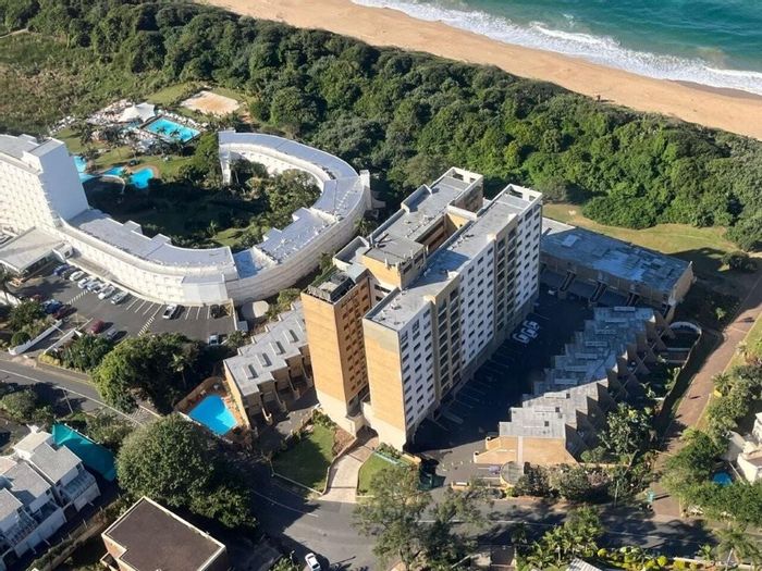 Umhlanga Central Apartment To Rent: Beach access, pool, squash court, secure parking.