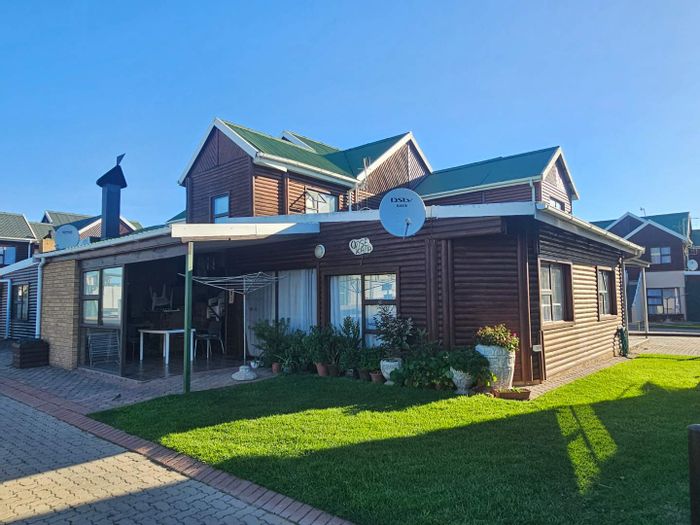 For Sale: Hartenbos Central House with pool, tennis courts, and beach access.