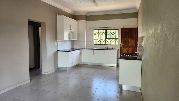 Ga Rankuwa Apartment To Rent: 2 Bedrooms, Near Hospital, Open-Plan Living, Gas Stove, Carport