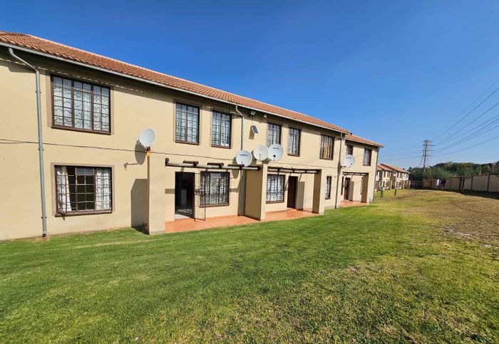 Property #2255595, Apartment for sale in Roodepoort West