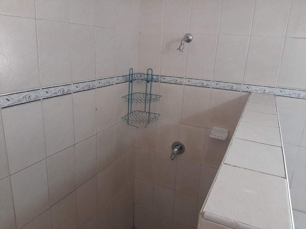 Flatlet Shower