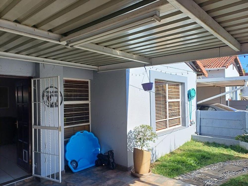 Covered Patio, small garden