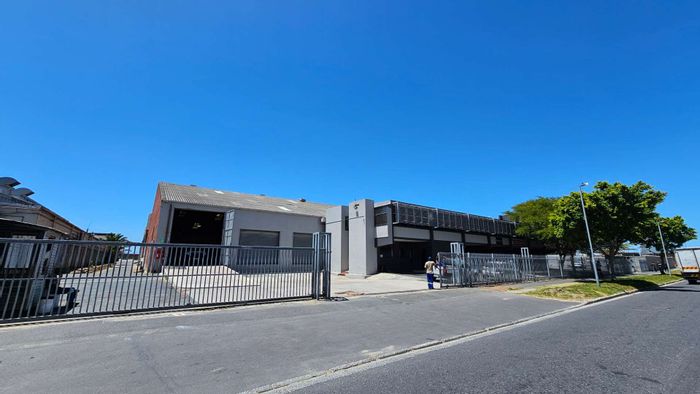 Epping Industrial: To Rent - Industrial space with loading docks and ample power.