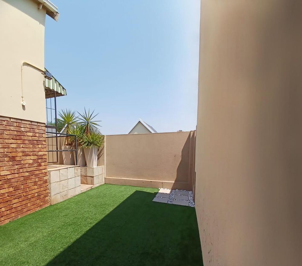 Astro turf private garden in front