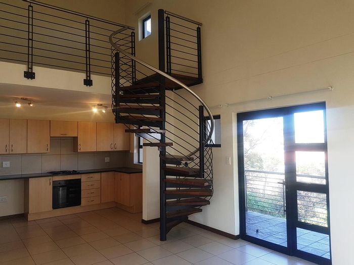 To Rent: Apartment in Jackal Creek Golf Estate with balcony, golf course access.