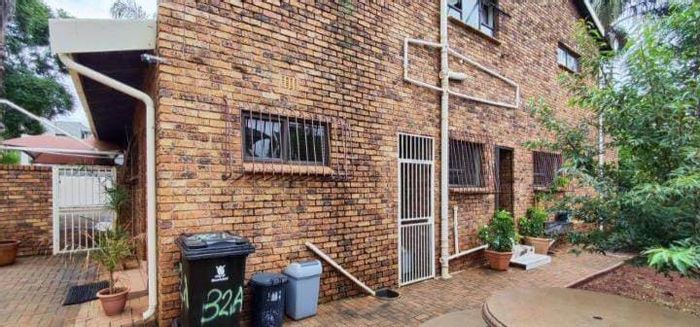 4-Bedroom House To Rent in Bedfordview Central with garage, braai area, and yard parking.
