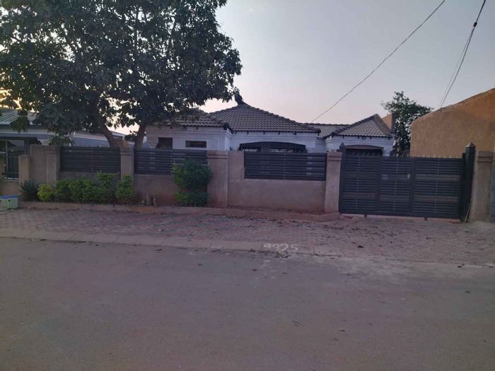 Soshanguve South House For Sale: 2 beds, garage, extra rooms, rental potential.