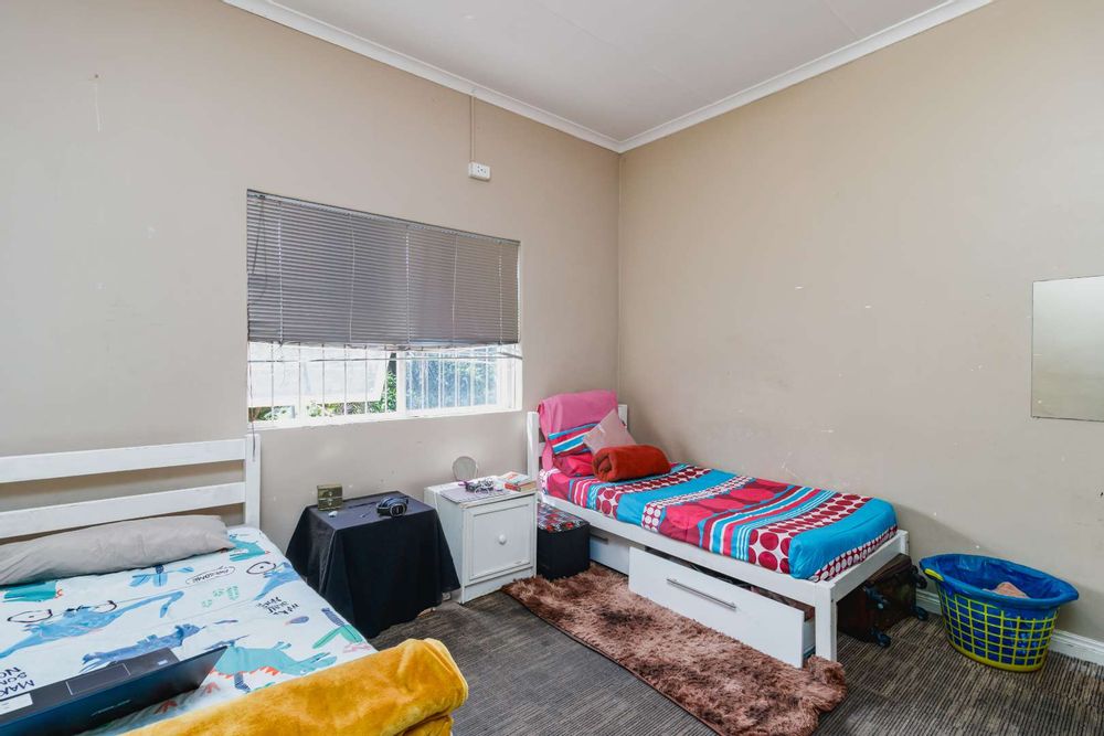 Main House - Bedroom 6