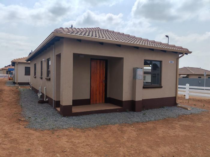 Albertsdal House For Sale: 3 bedrooms, open-plan lounge, covered patio, spacious yard.