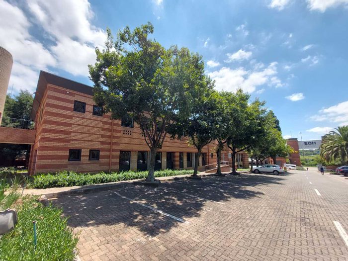 Office To Rent in Bedfordview Central: 469 sqm, private enclave, tenant incentives.