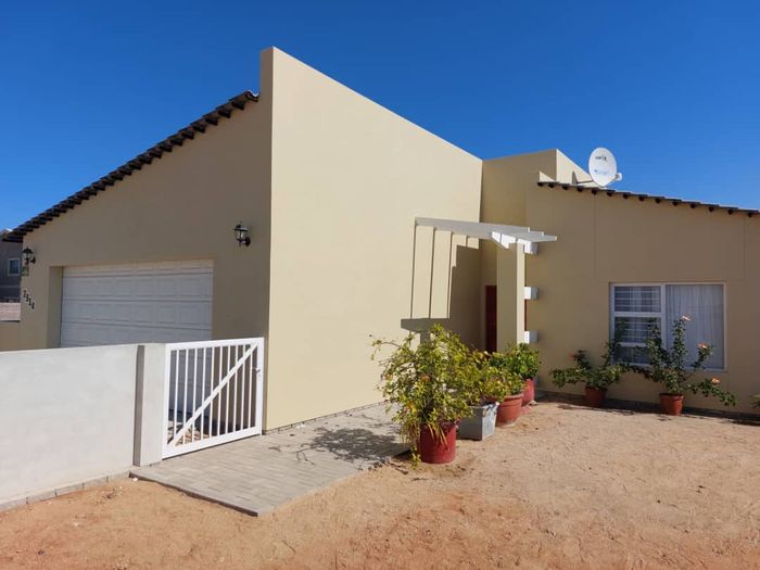 Henties Bay Central House For Sale: 4 Bedrooms, Double Garage, Indoor BBQ, Alarm System