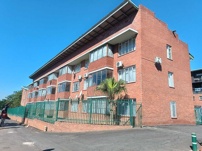 For Sale: Apartment in Pietermaritzburg Central, 1 bed, near amenities and transport.
