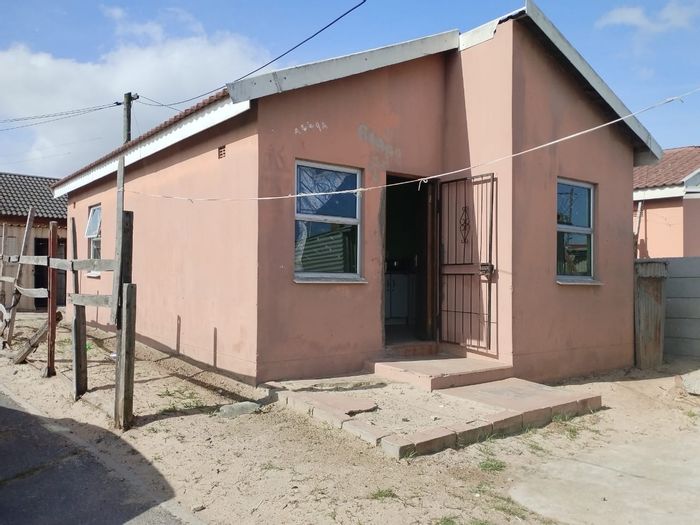 Property #2191155, House pending sale in Khayelitsha Central