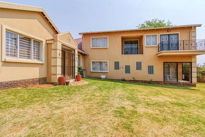 Elandspark House For Sale: 5 bedrooms, triple garage, staff quarters, solar system.