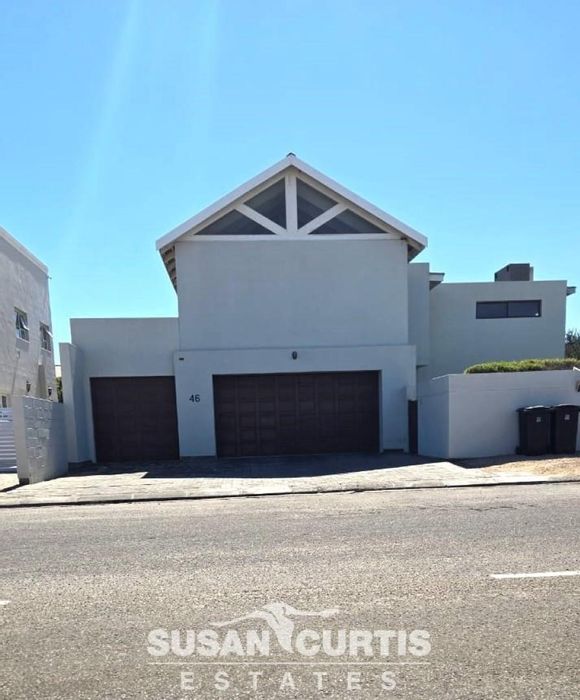 For Sale: House in Swakopmund Ext 9, featuring 5 bedrooms, 3 garages, and garden.