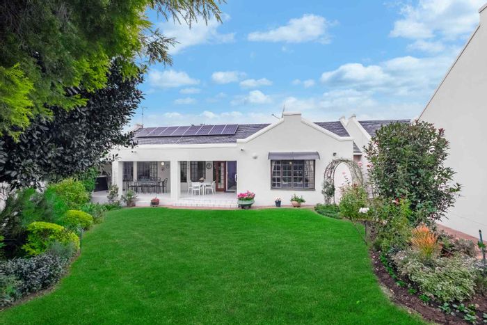 Lonehill House For Sale: Spacious home with low levies, garden, and security.