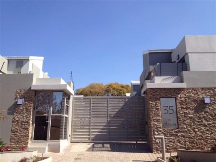 Property #2109282, Townhouse Rental Monthly in Oaklands