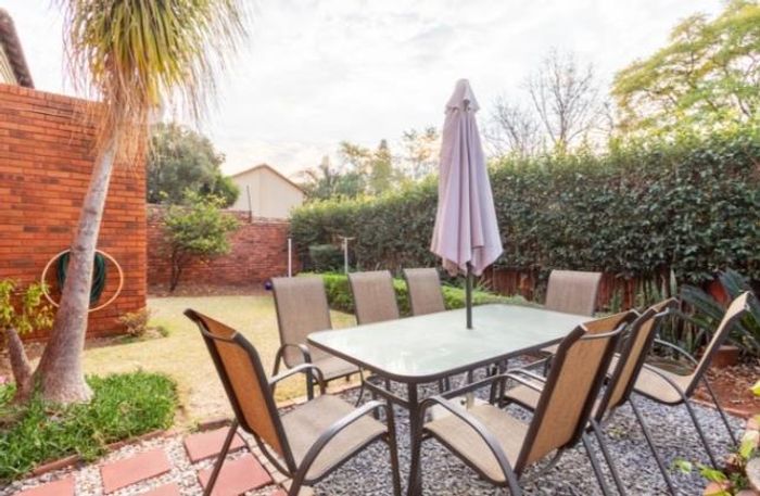 For Sale: Townhouse in La Montagne with 4 bedrooms, garden, and garage.