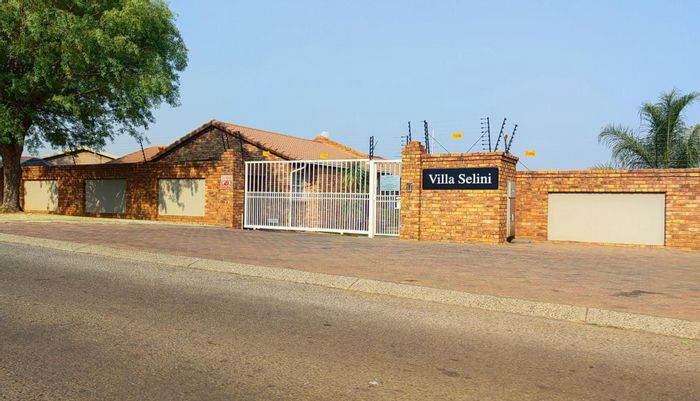 For Sale: Meyersdal Townhouse with private garden, secure complex, and 2 bedrooms.