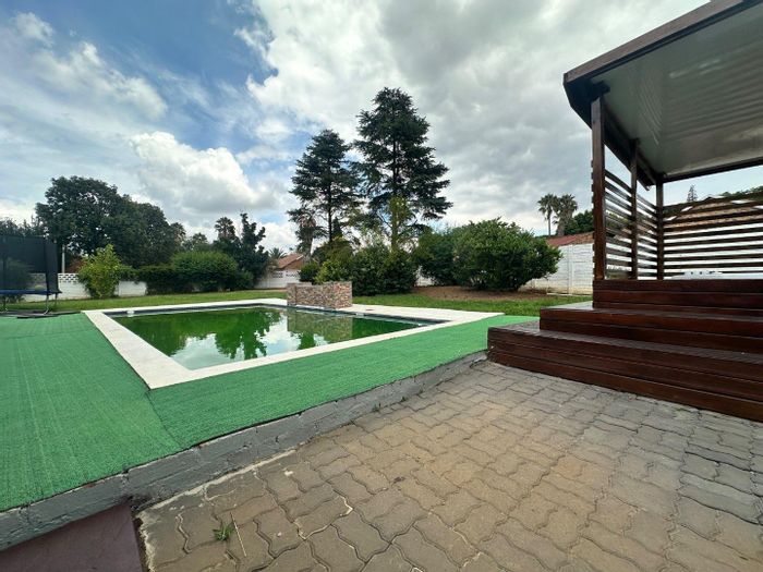 Property #2462412, Cottage Rental Monthly in Sunward Park