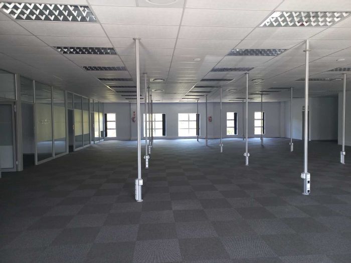 Office to Rent in Fairview: Secure business park, ample parking, meeting rooms available.