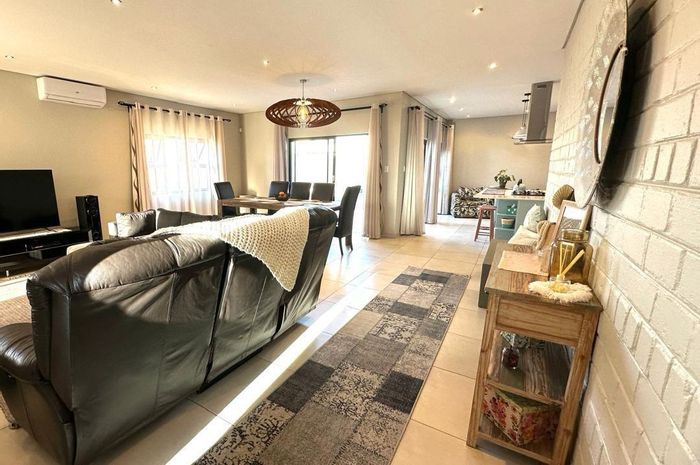Elisenheim House For Sale: 3 bedrooms, pool, study, double garage, and security features.