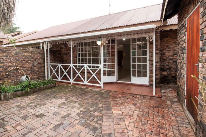 Property #2188295, Townhouse rental monthly in Krugersdorp North