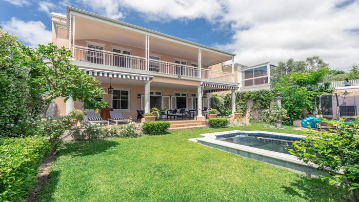 Claremont House For Sale: 4 bedrooms, plunge pool, secure living, near top schools.