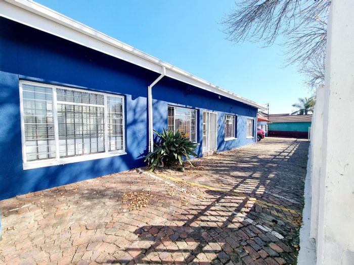 Versatile Business Property in Benoni Central For Sale: 11 Rooms, Reception, Garage.