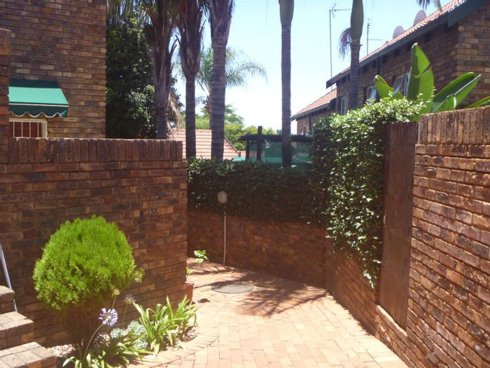 Property #2214237, Townhouse sold in Garsfontein