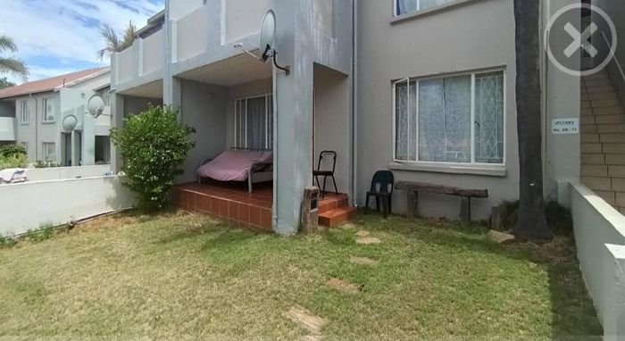 For Sale: Glen Marais Townhouse with 2 Bedrooms, Private Garden, and Carport.