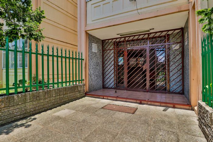 Charming 2 Bedroom Apartment for Sale in Benoni Central