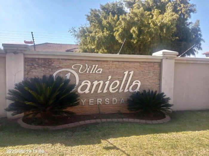 Meyersdal Townhouse For Sale: 3 Bedrooms, Pool, Security, Close to Amenities.