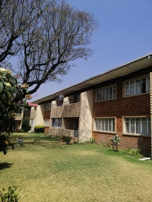 Lambton Townhouse For Sale: 1 Bed, Carport, Balcony, Close to Amenities.