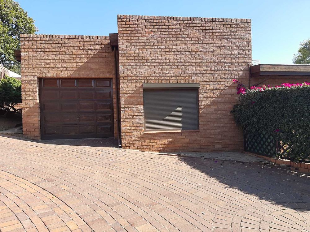 Single Garage and flatlet